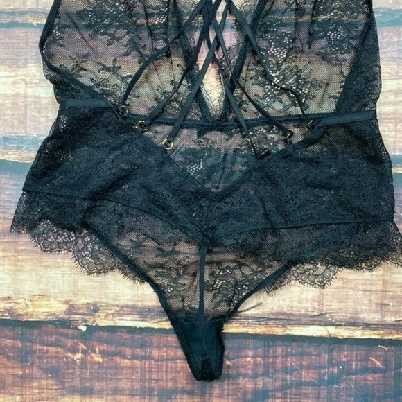 RELISTED Victorias Secret Chantilly Lace Strappy Teddy Lingerie - Picture 6 of 9